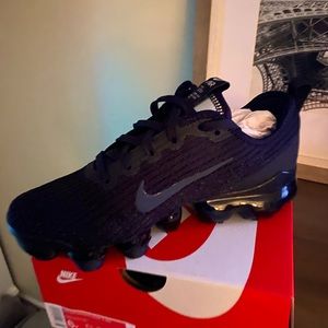 Nike Air VaporMax 2021 NEVER WORN NEW WITH BOX